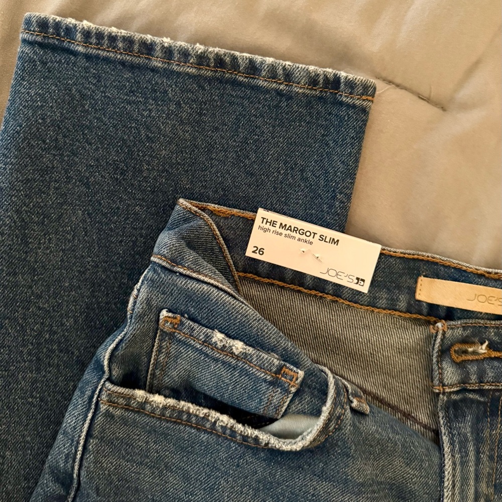 Joe’s Jeans, The Margot Slim. Brand new, size 26.